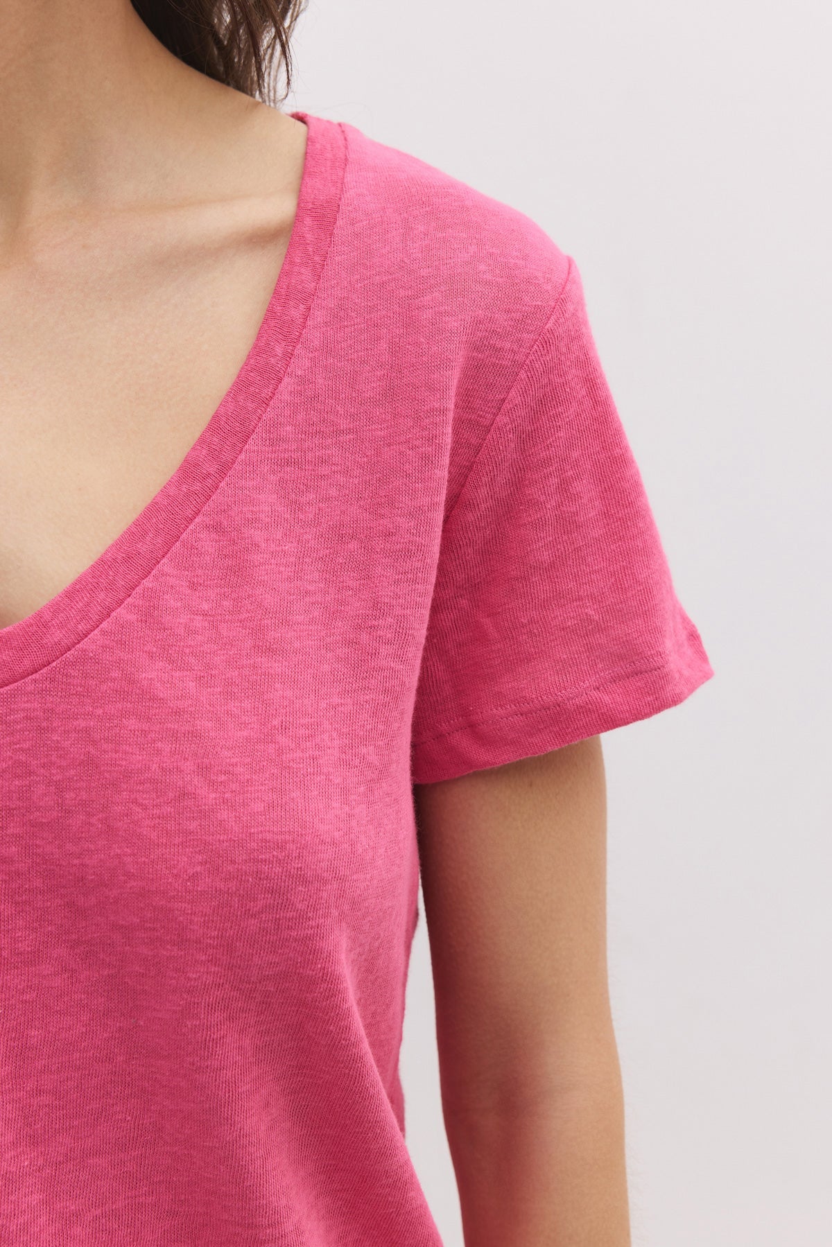 Basic-T-Shirt aus Leinen mit V-Ausschnitt
