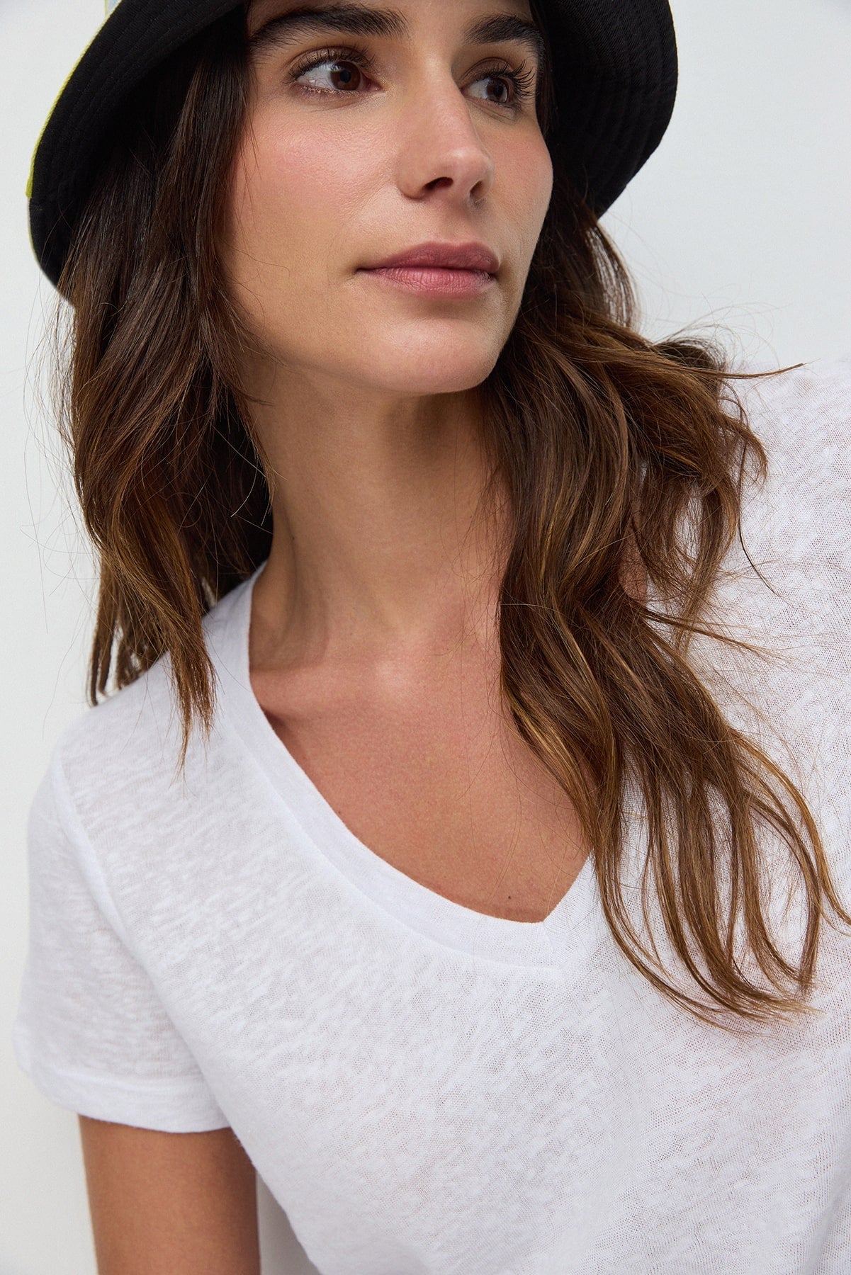 Basic-T-Shirt mit V-Ausschnitt
