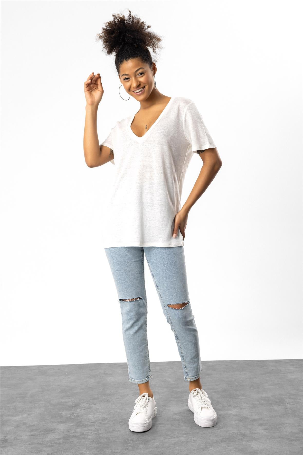 V-Ausschnitt-T-Shirt