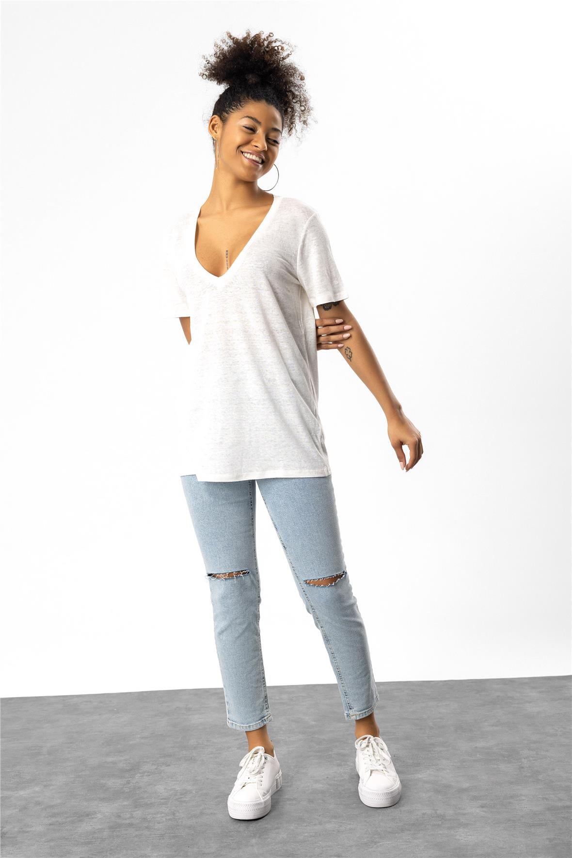 V-Ausschnitt-T-Shirt