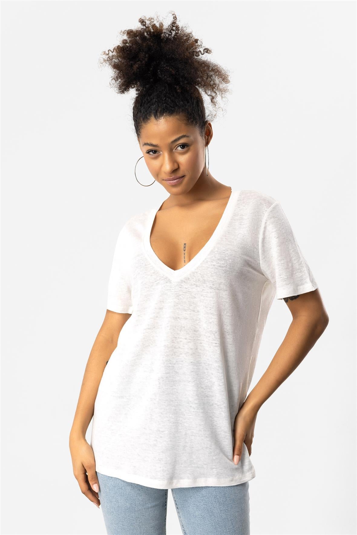 V-Ausschnitt-T-Shirt