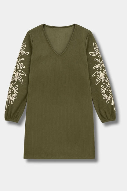 Langarmkleid mit V-Ausschnitt
