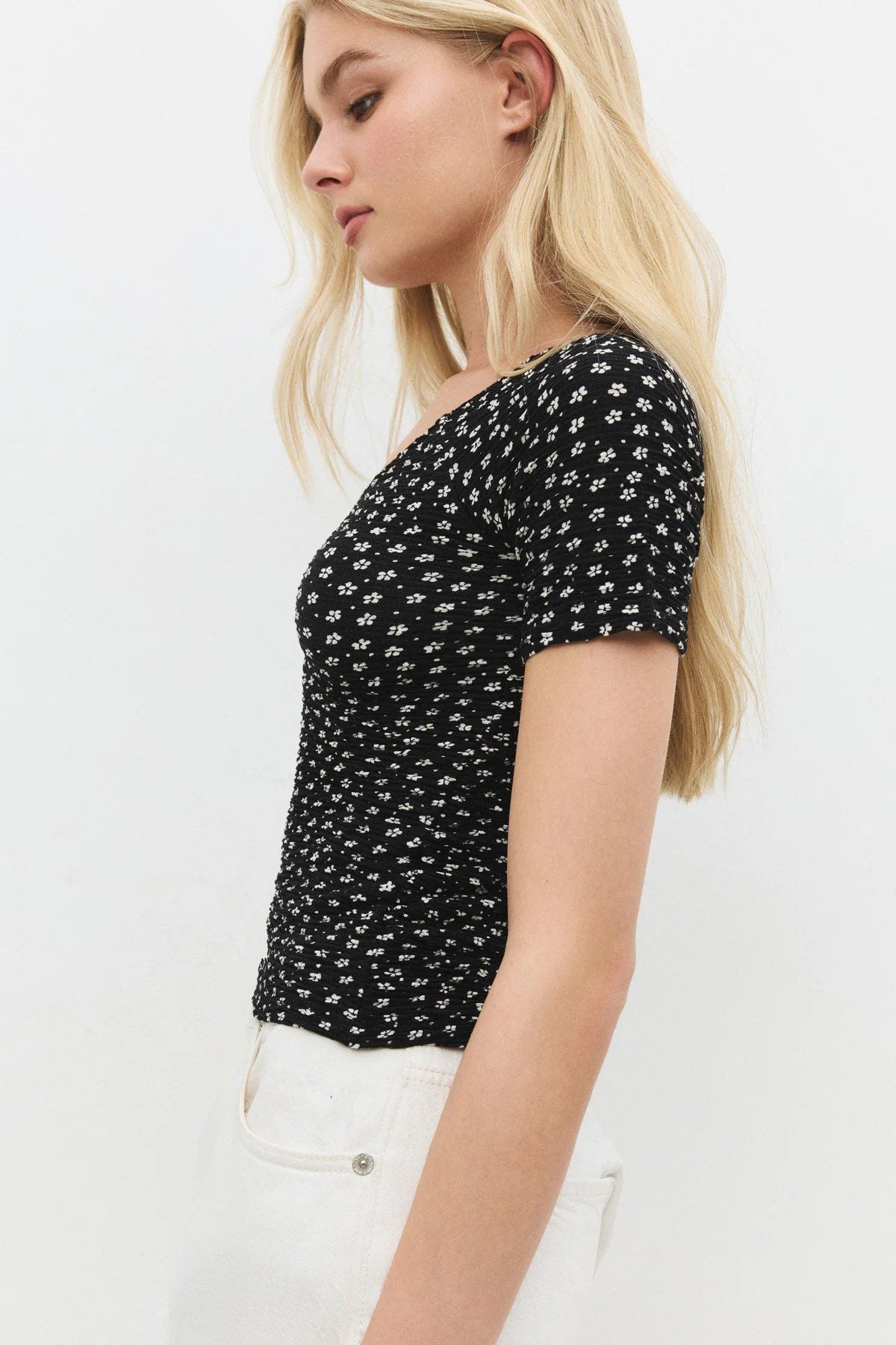Bluse mit V-Ausschnitt und geraffter Vorderseite