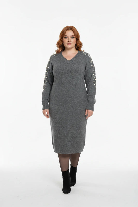 Strickkleid mit V-Ausschnitt und Perlenverzierungen