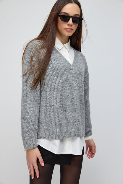 Oversize-Pullover mit V-Ausschnitt