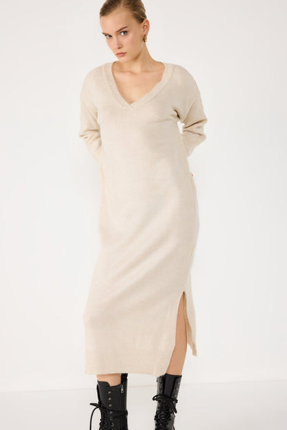 Langärmeliges Strickkleid in Midi-Länge