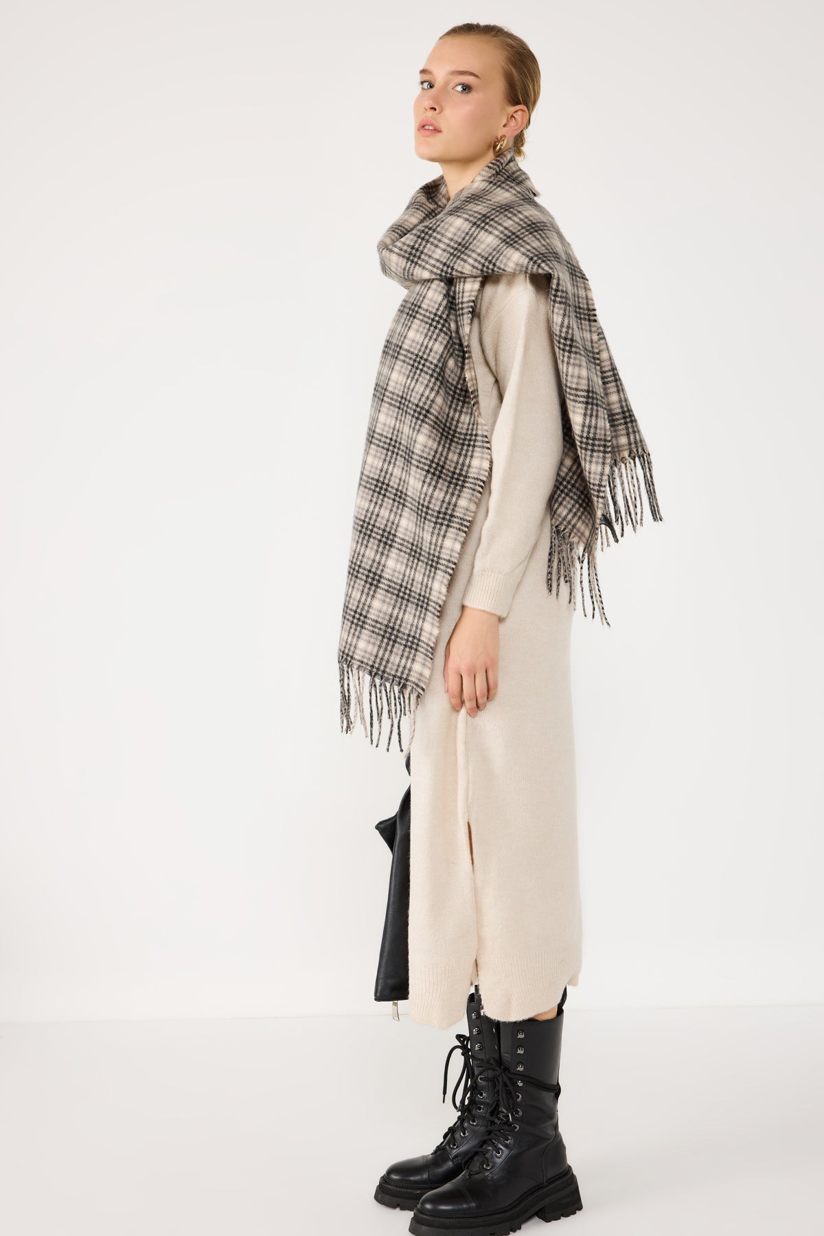 Langärmeliges Strickkleid in Midi-Länge