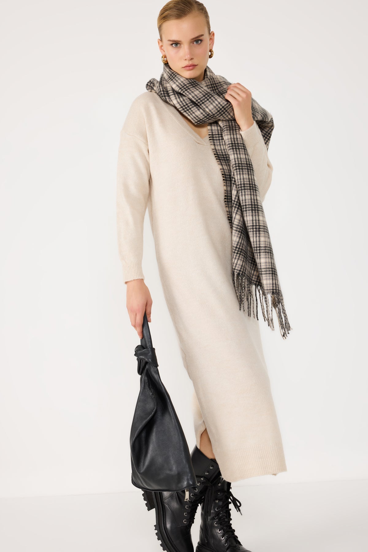 Langärmeliges Strickkleid in Midi-Länge