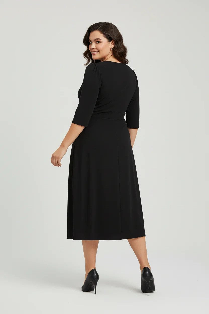 Kleid mit V-Ausschnitt und halben Ärmeln
