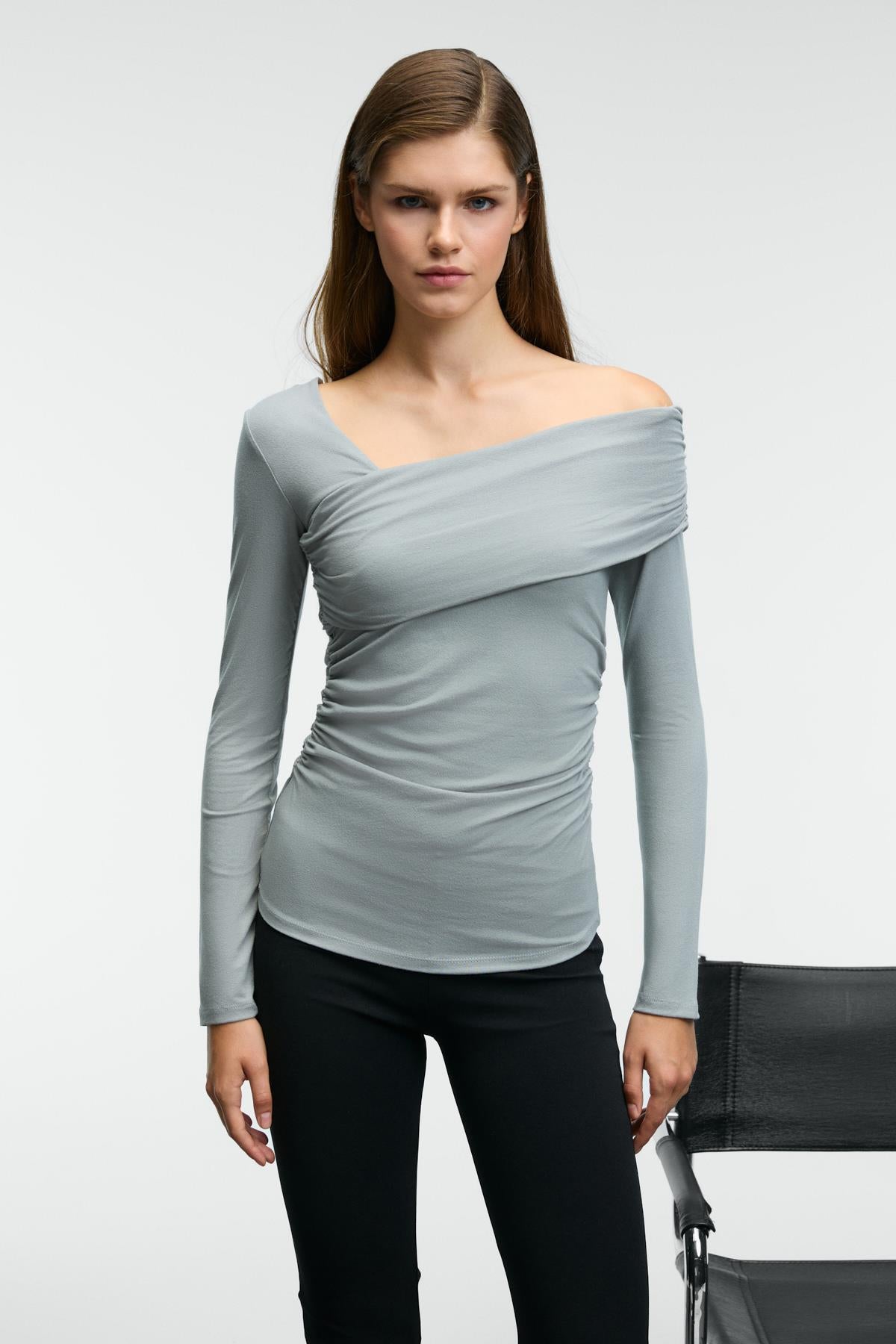 GRIMELANGE VELMEA Damen Asymmetrische Bluse Hellgrau