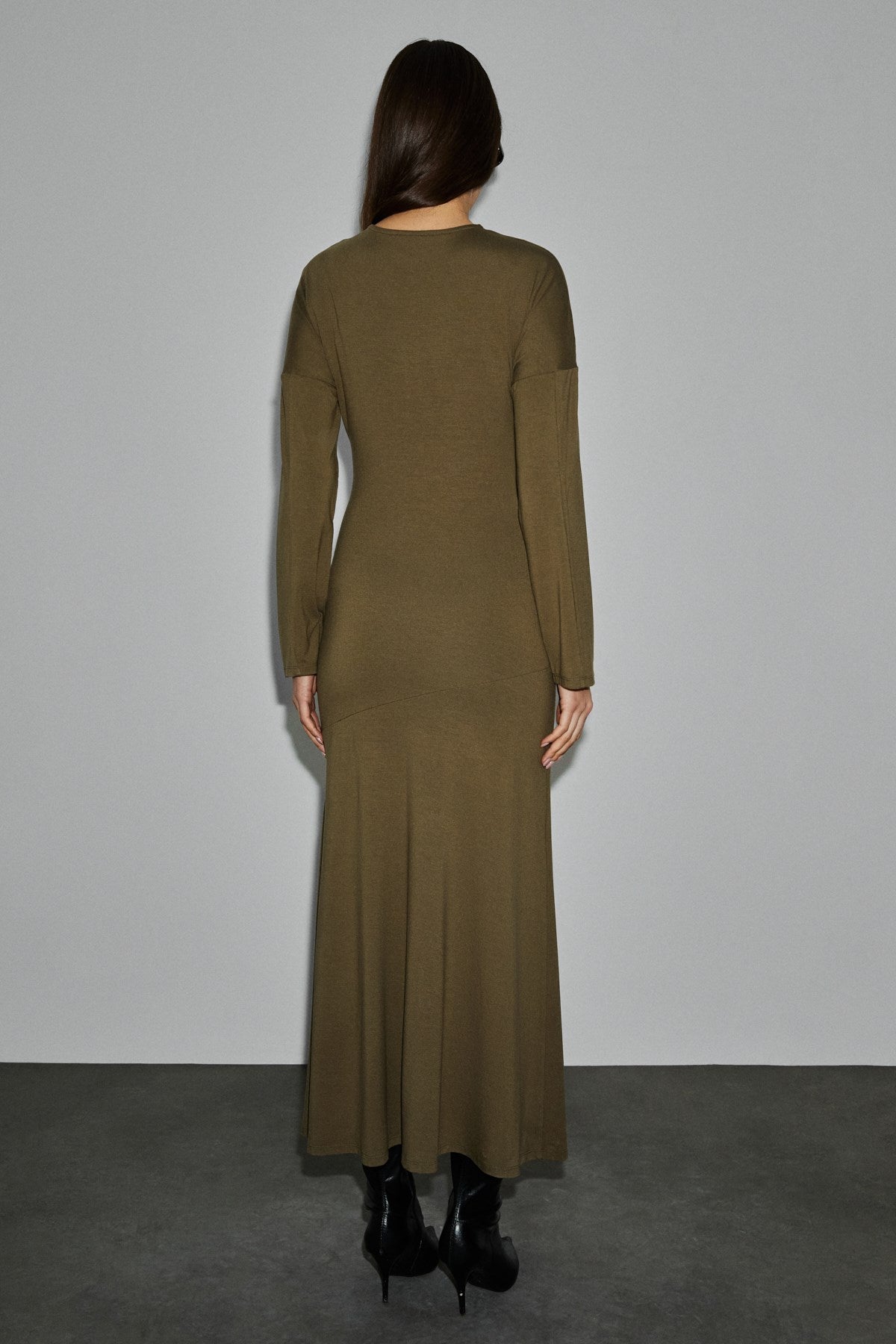 ETHIQUET VISSER Damen Schulterfreies Schlitzkleid Khaki
