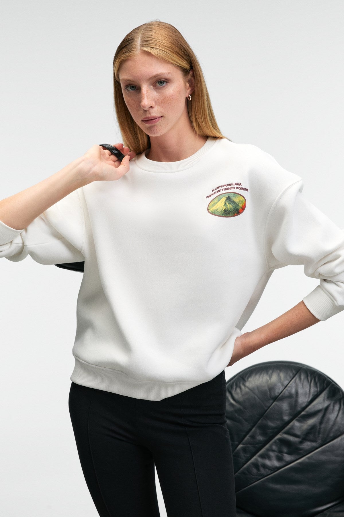 ETHIQUET VISTARA Damen Besticktes Sweatshirt Weiß