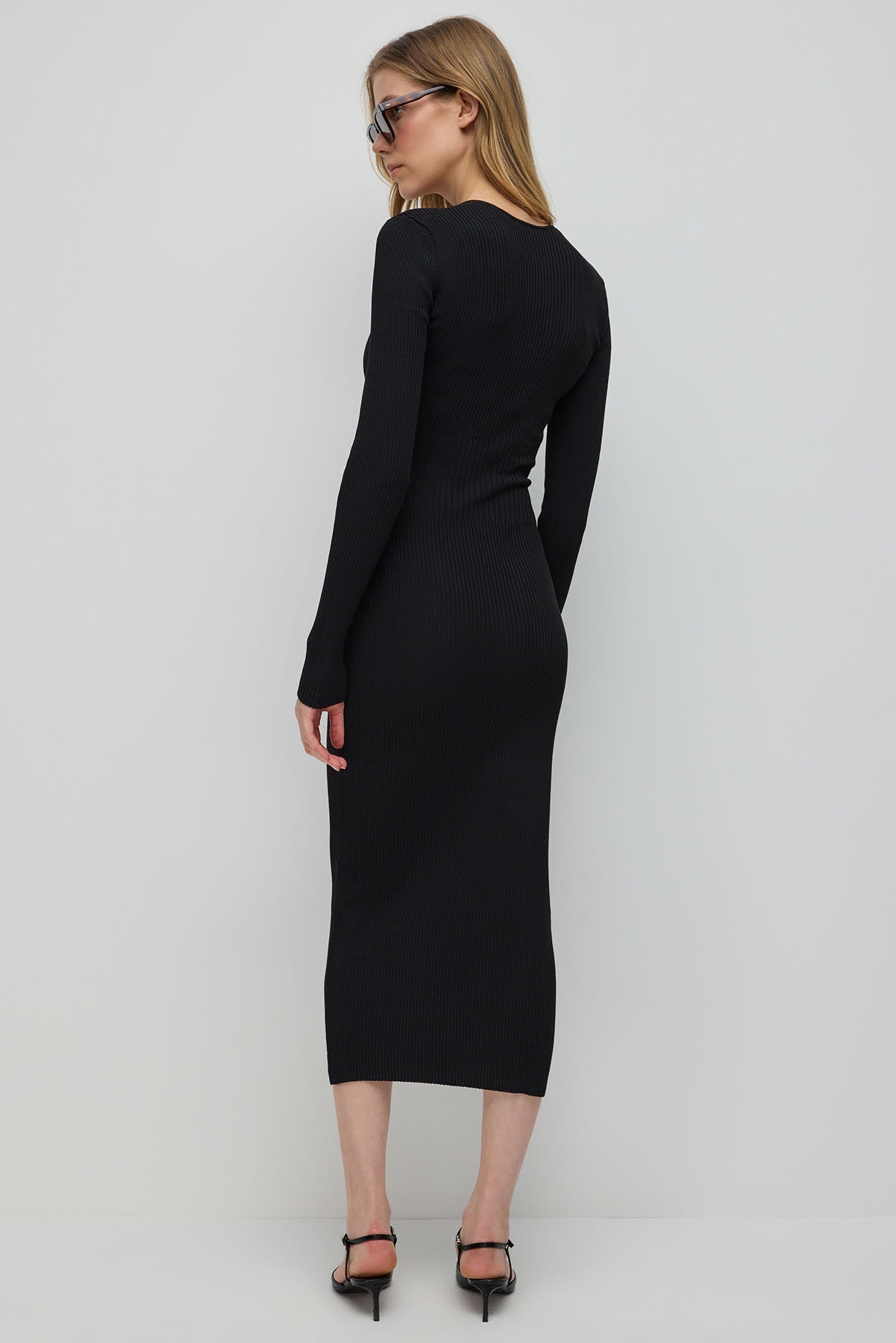 Midikleid mit V-Ausschnitt
