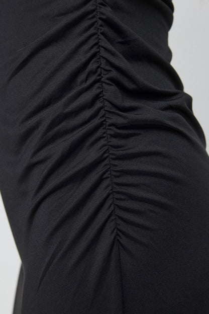 Langes Kleid mit gerafften Seitendetails