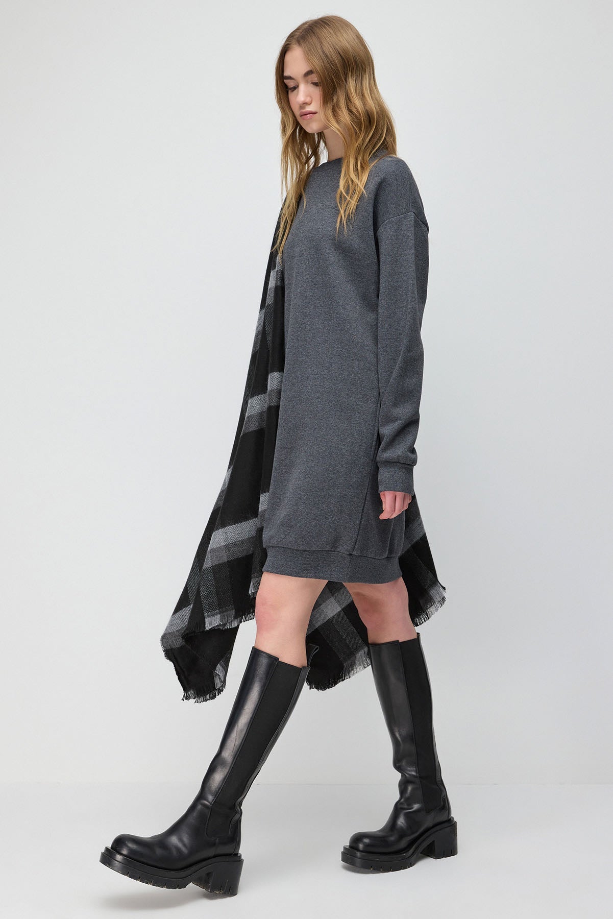 Langärmeliges Sweatshirtkleid