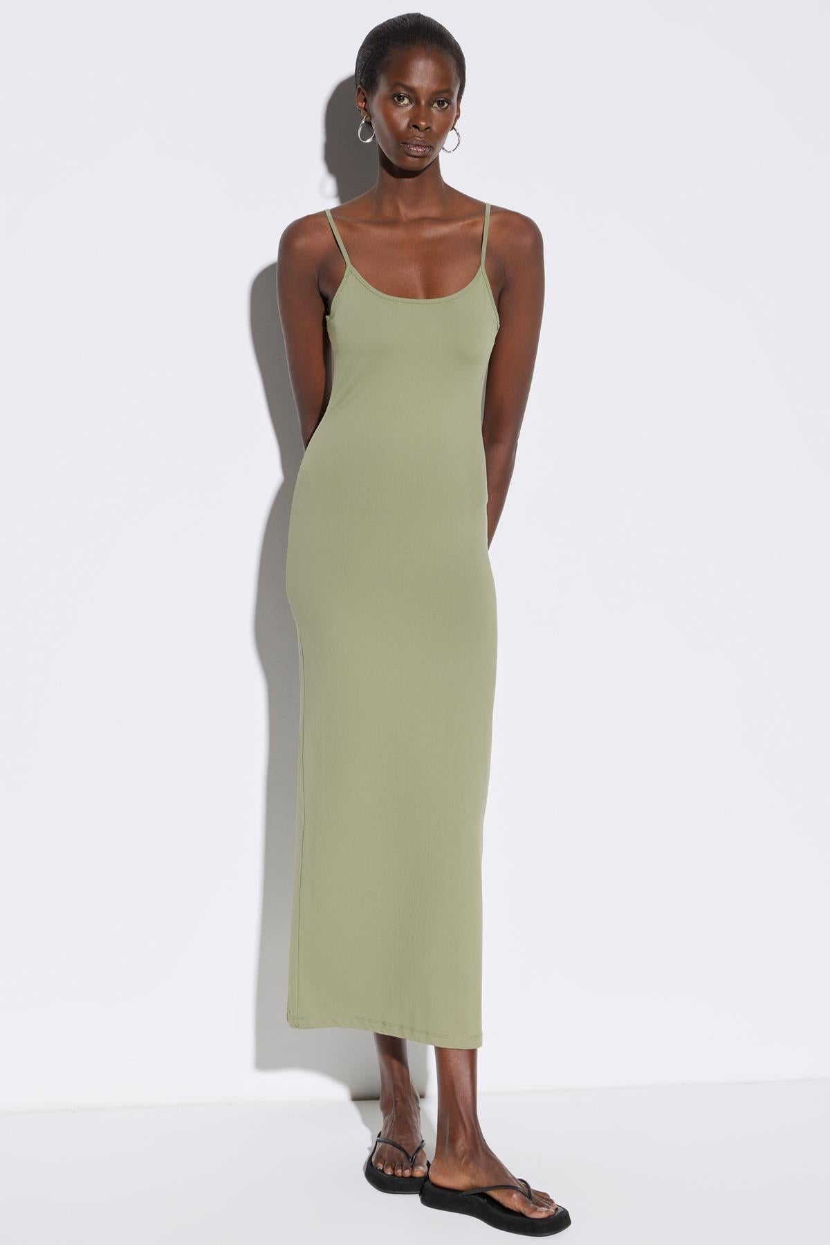 Maxikleid mit dünnen Trägern
