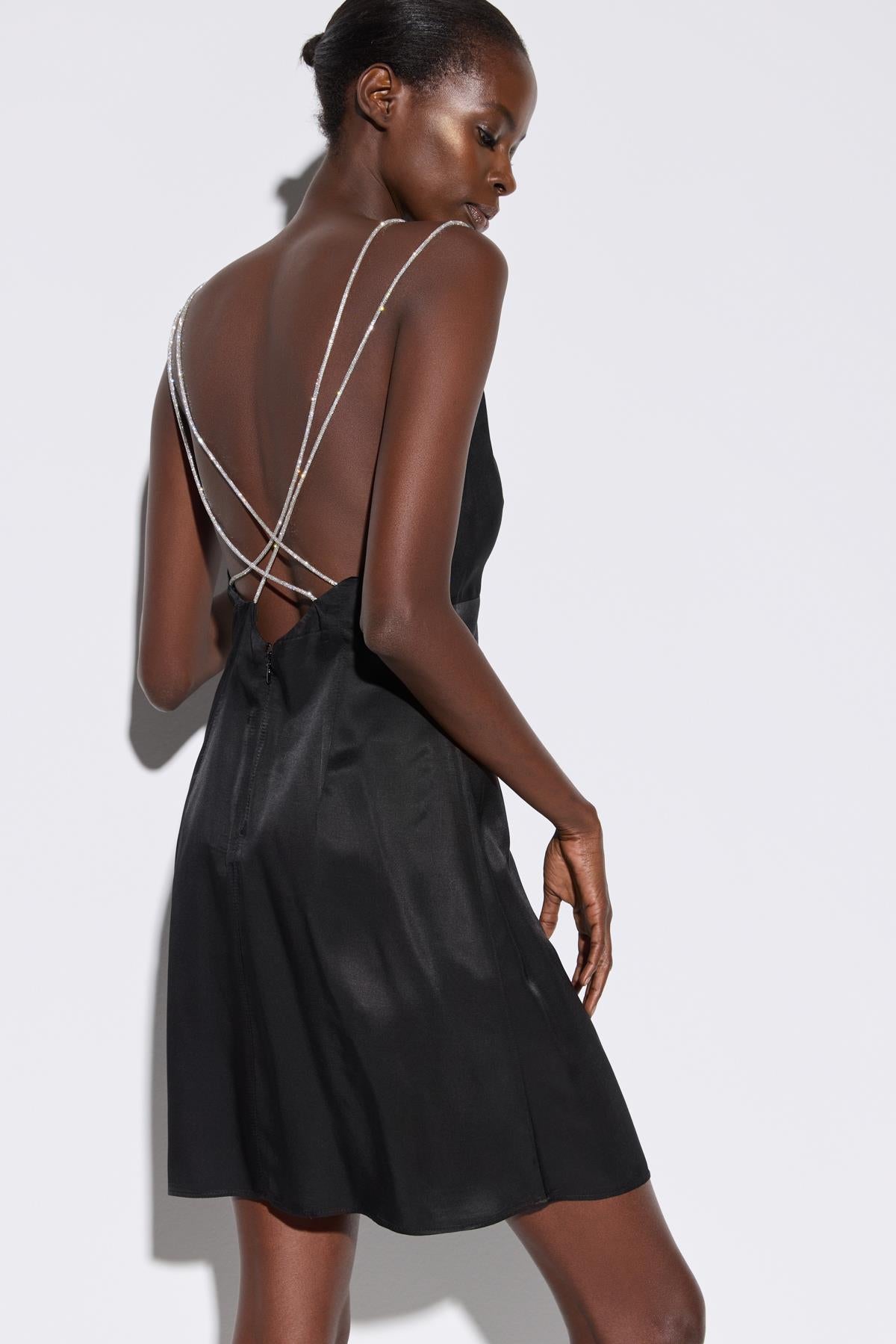 Trägerloses Minikleid