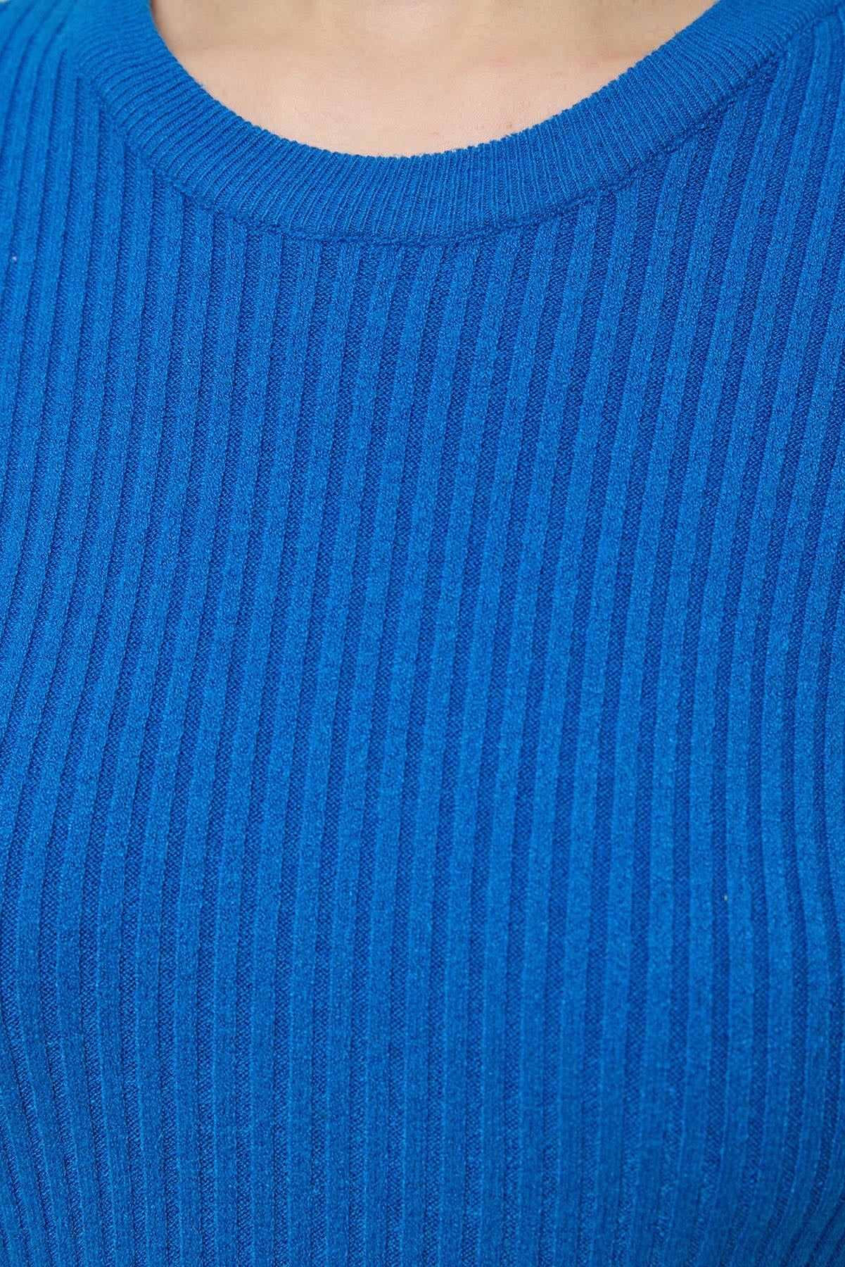 Langärmeliges Kleid