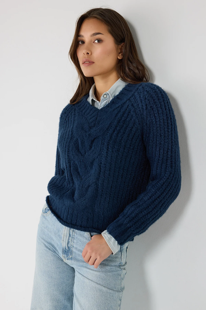 V-Ausschnitt-Pullover