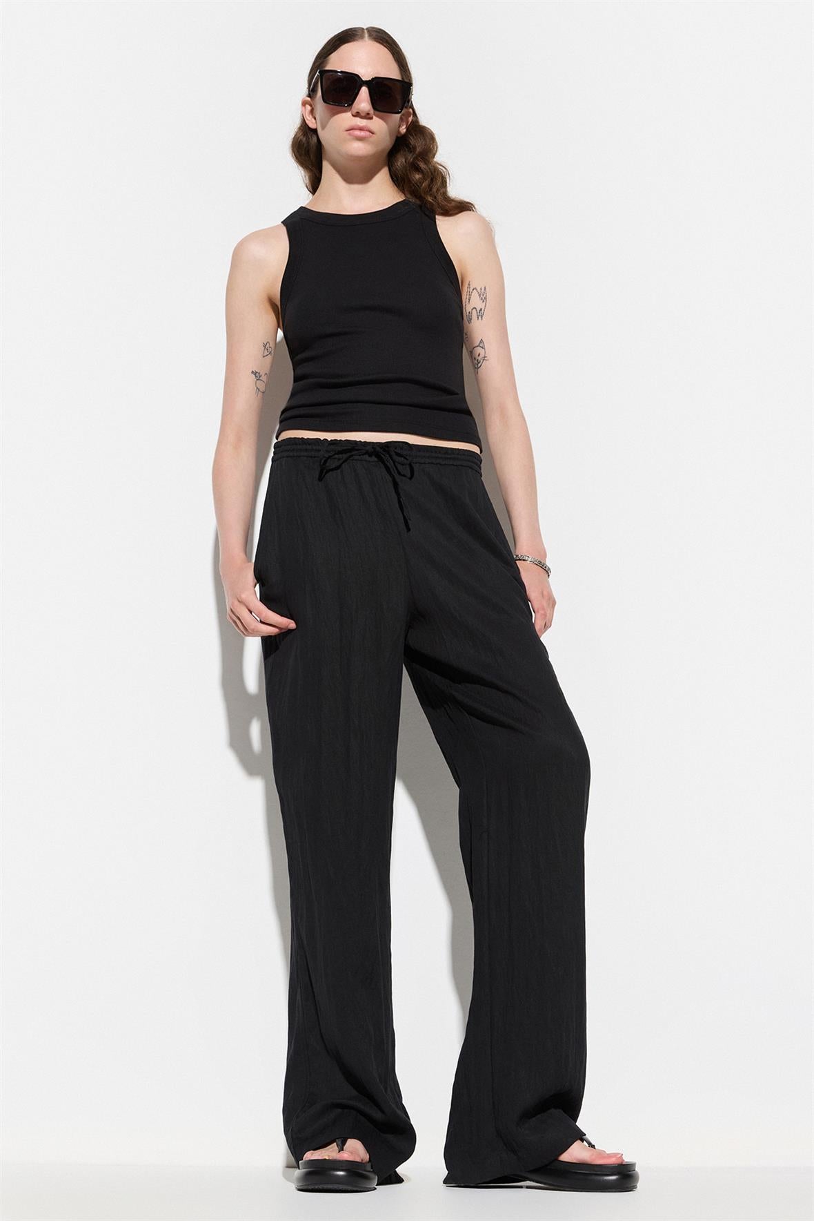 Weit geschnittene Hose mit Gummizug