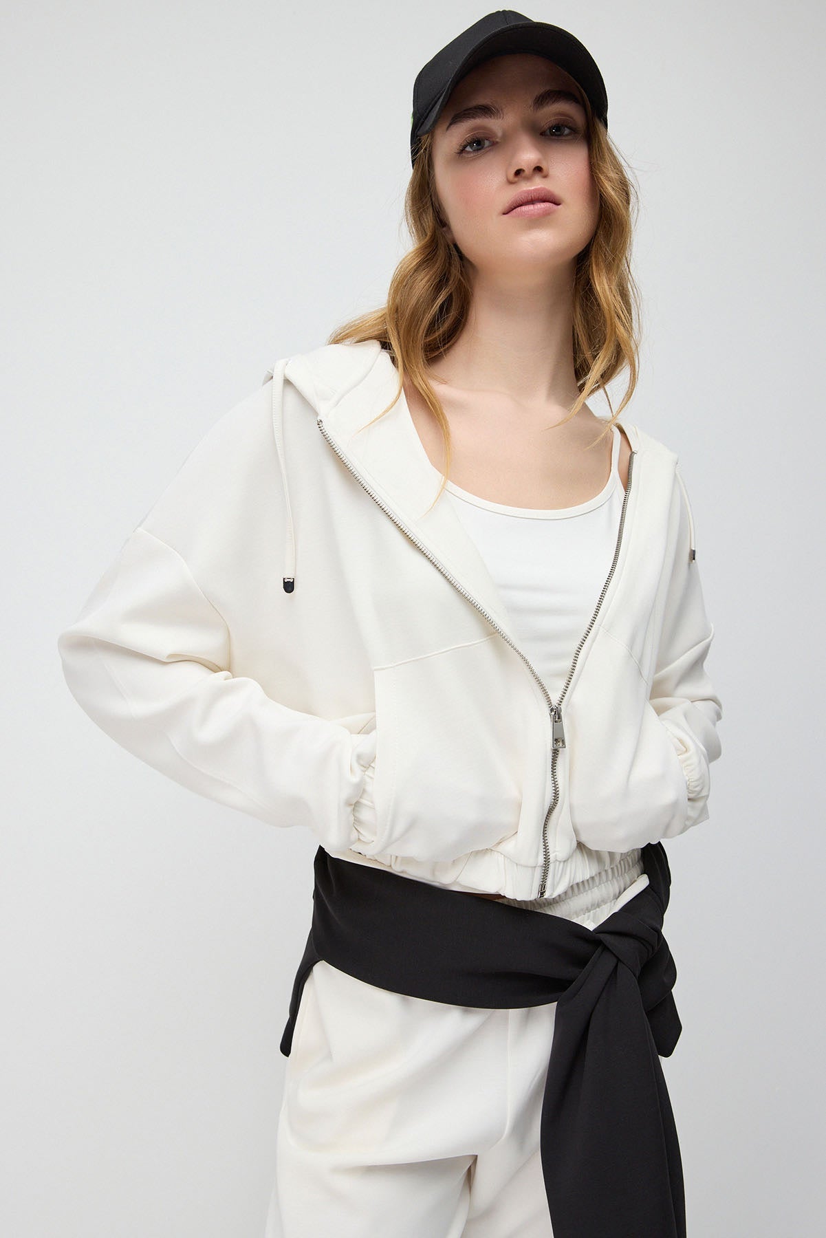 Kapuzenstrickjacke mit Reißverschluss