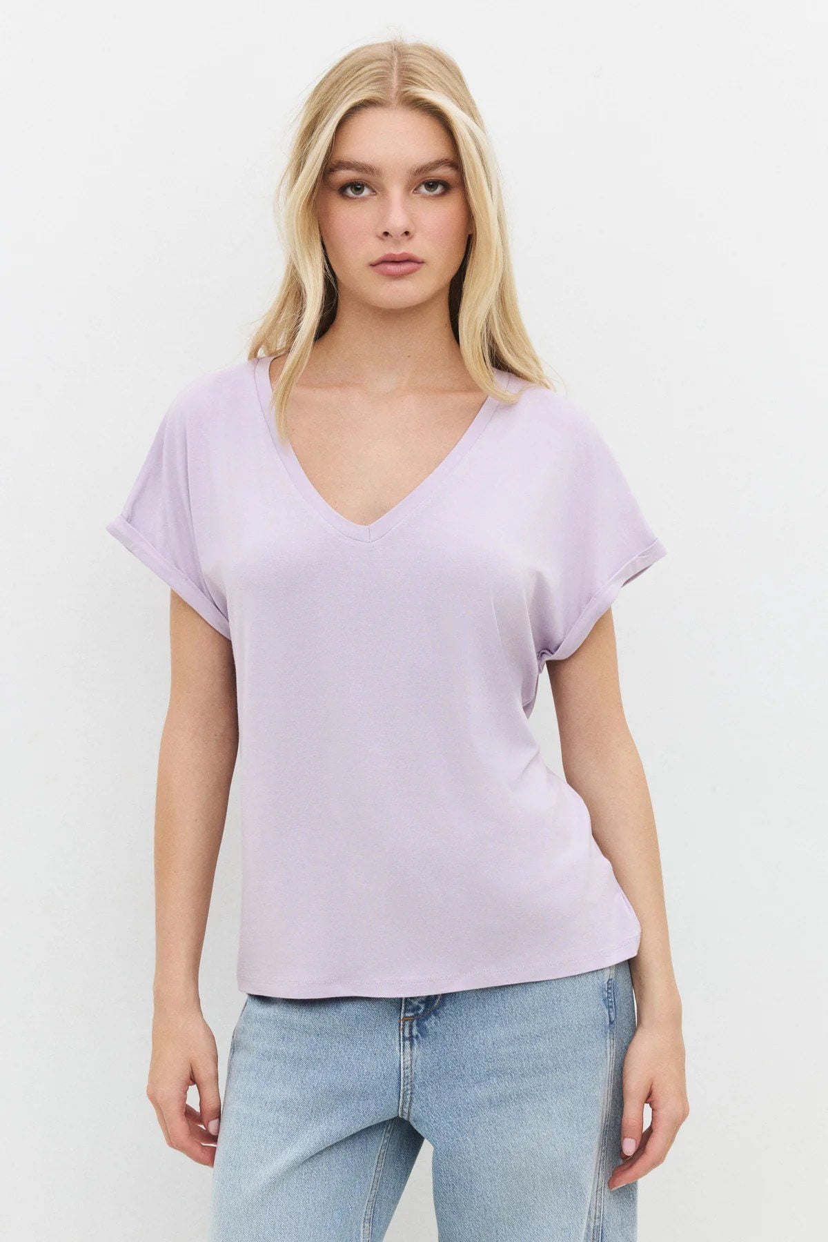 Kurzärmeliges T-Shirt mit V-Ausschnitt