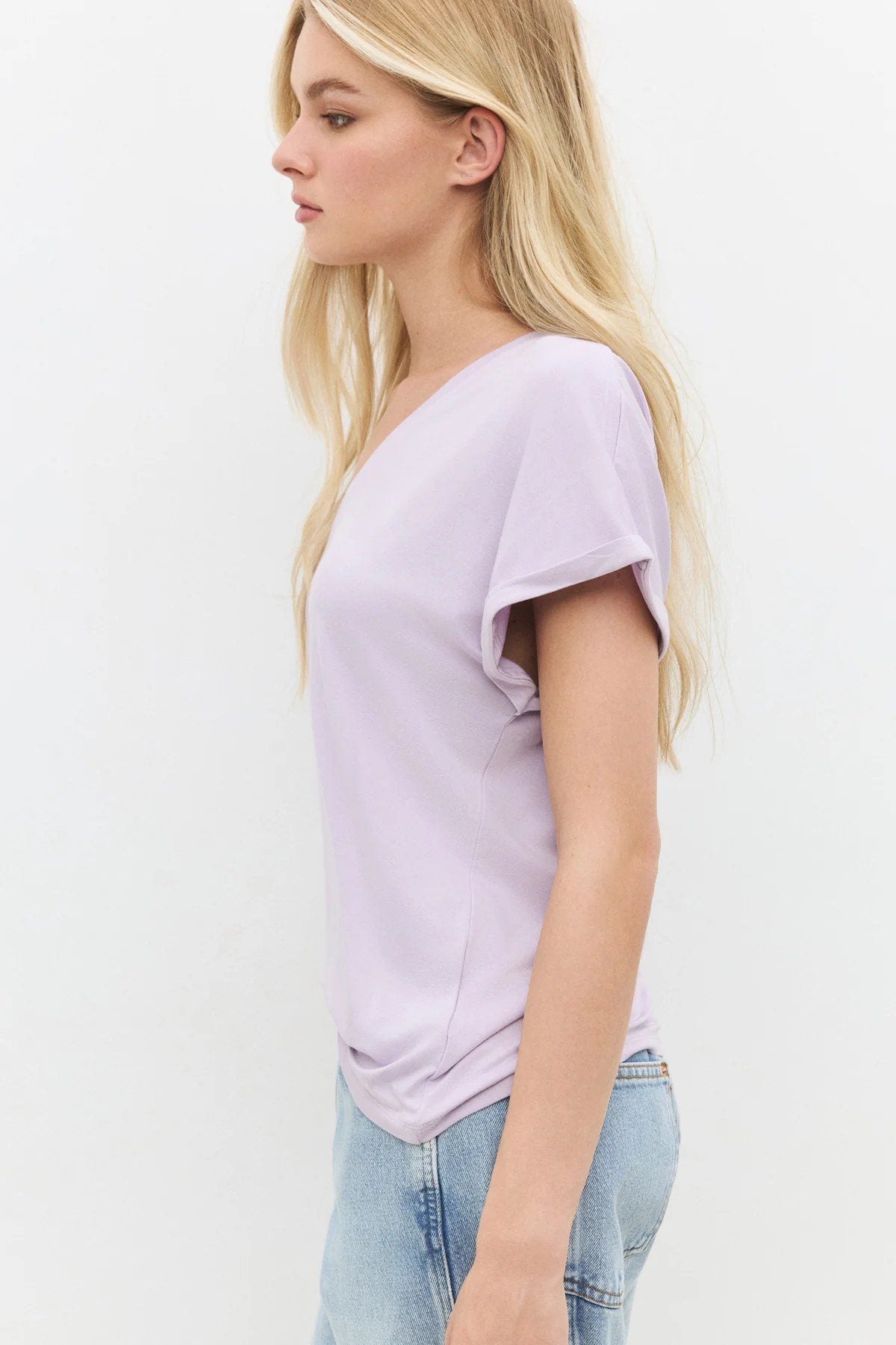Kurzärmeliges T-Shirt mit V-Ausschnitt
