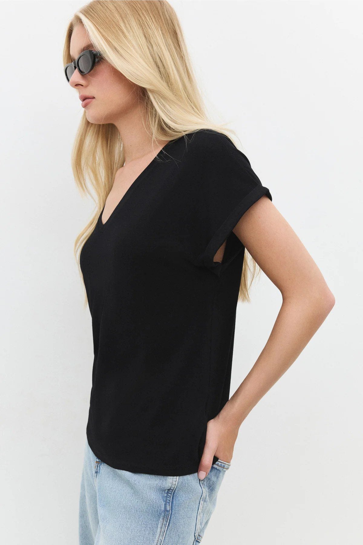 Kurzärmeliges T-Shirt mit V-Ausschnitt