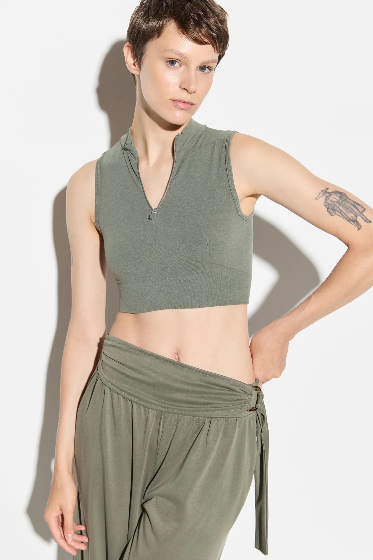 Bluse mit Reißverschluss am Kragen