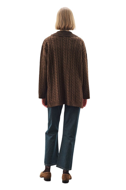 Geflochtener Pullover mit Kragen, braun