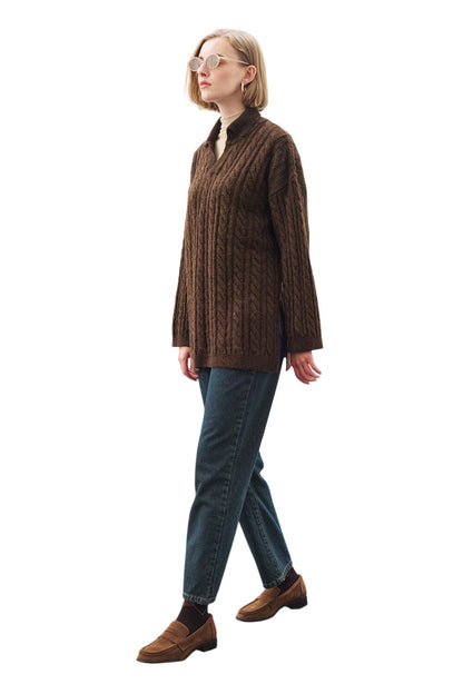 Geflochtener Pullover mit Kragen, braun