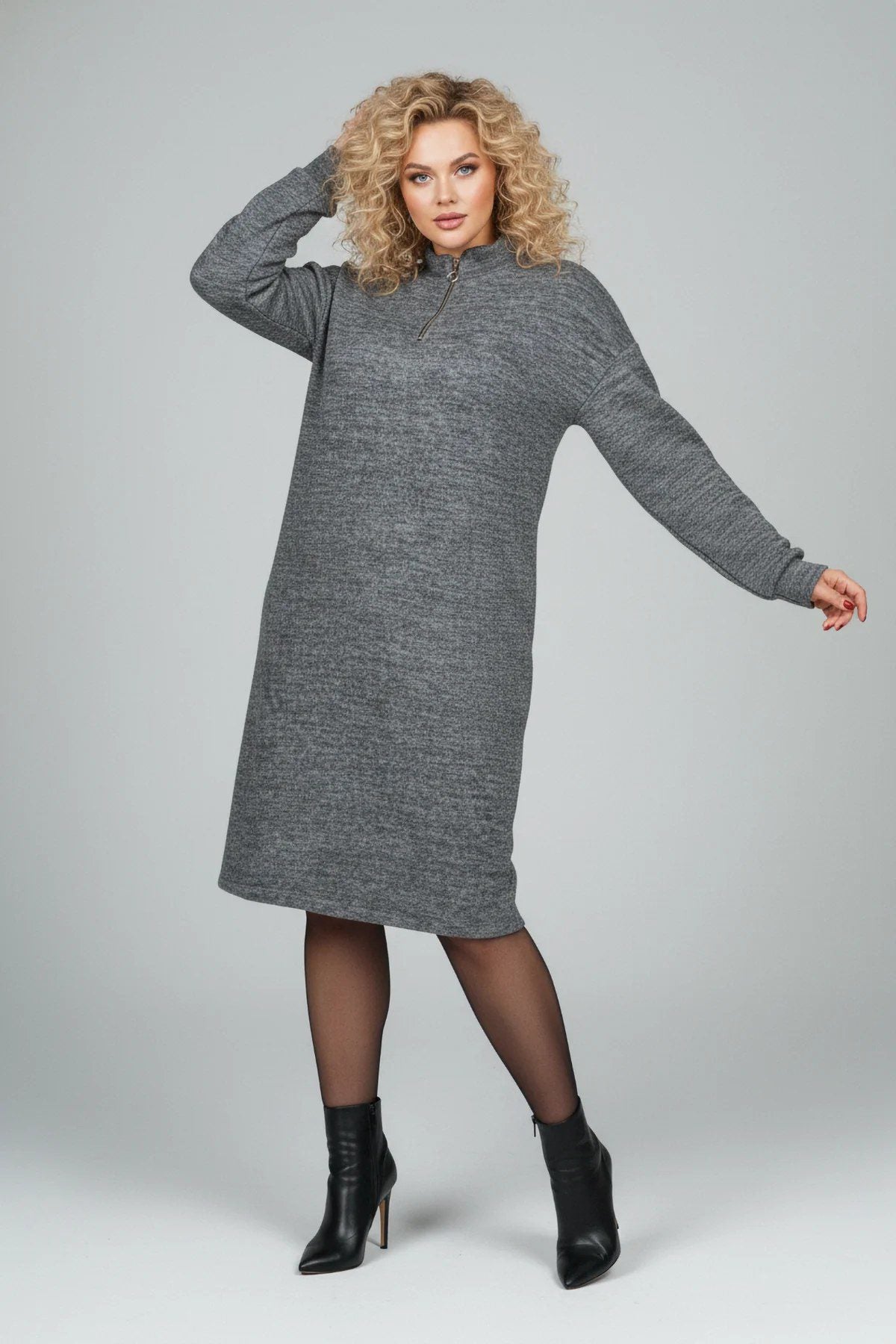 Strickkleid mit Reißverschlussdetail am Ausschnitt