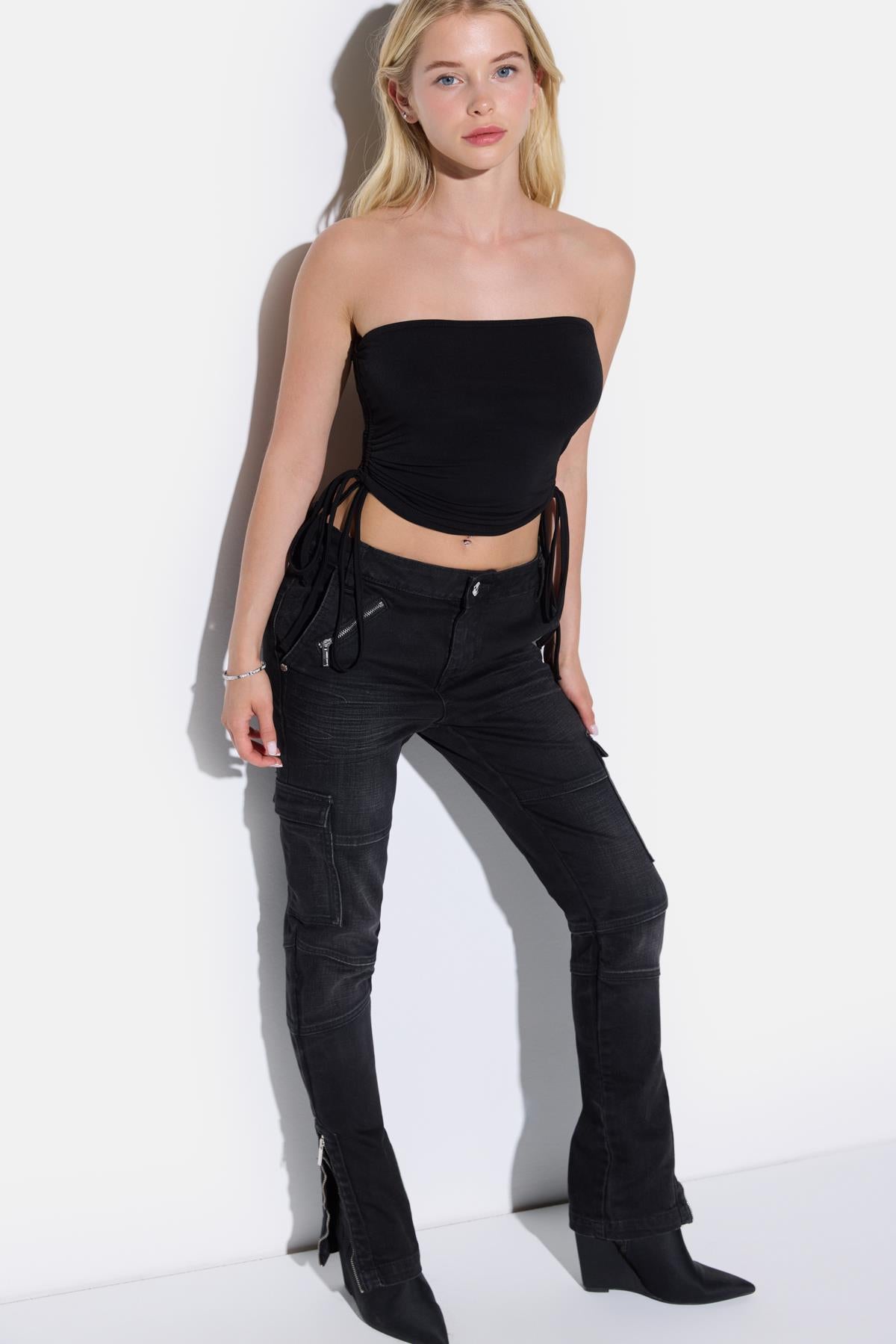 Trägerloses Crop-Top mit gerafften Seiten