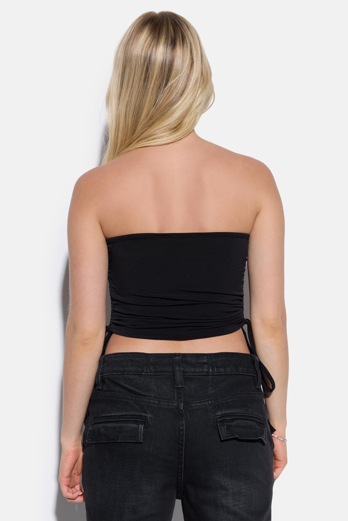 Trägerloses Crop-Top mit gerafften Seiten