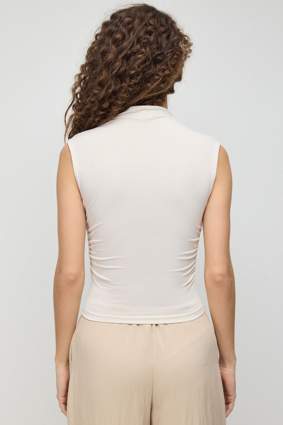 Kurze Bluse mit gerafften Seitendetails