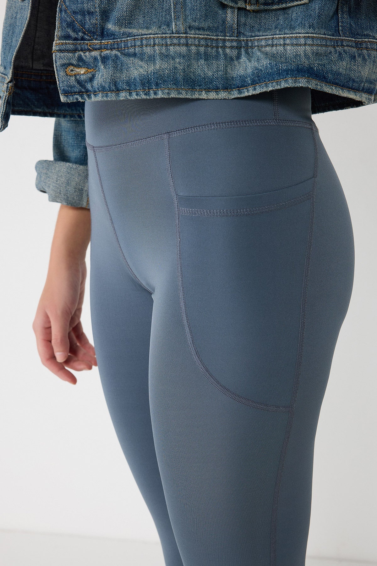 Ausgestellte Leggings mit Seitentaschen