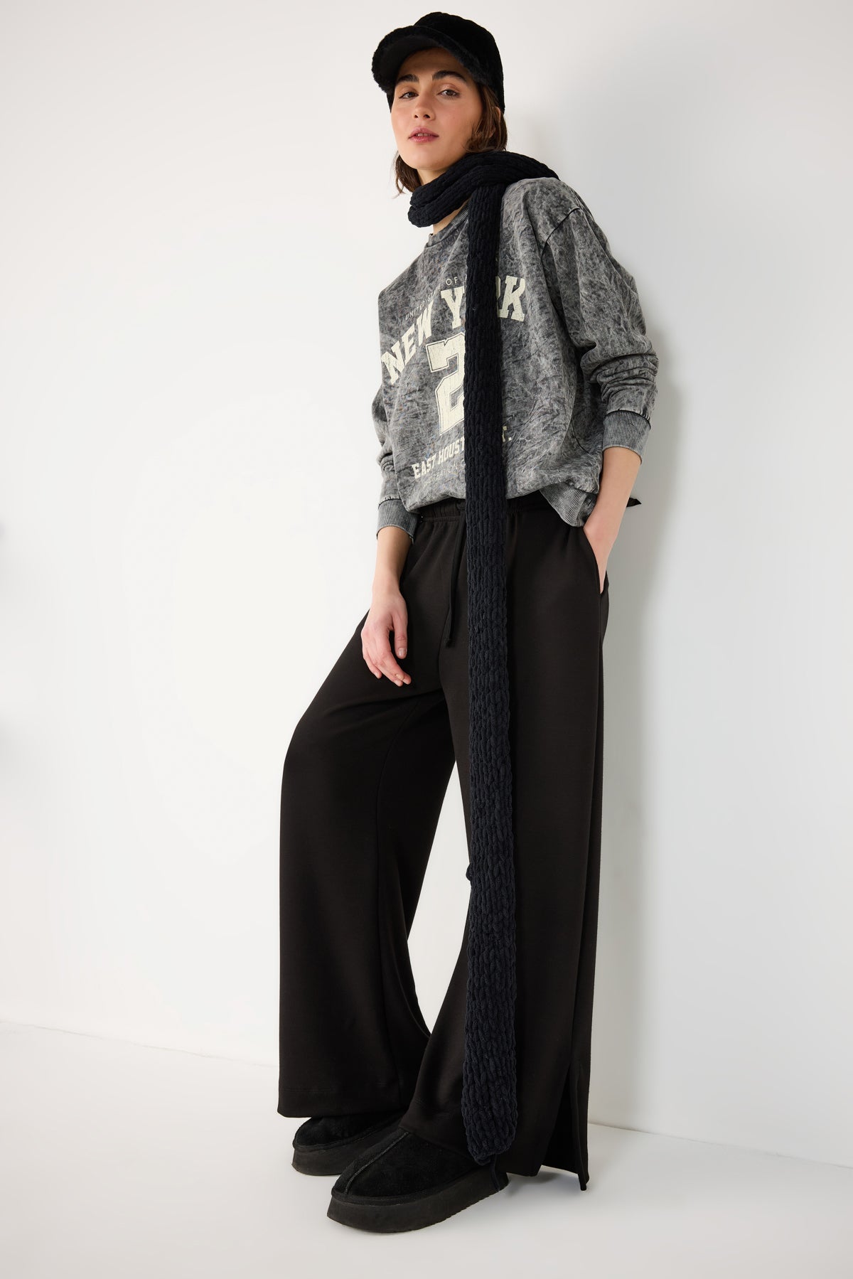 Spanische Hose mit Seitenschlitzen