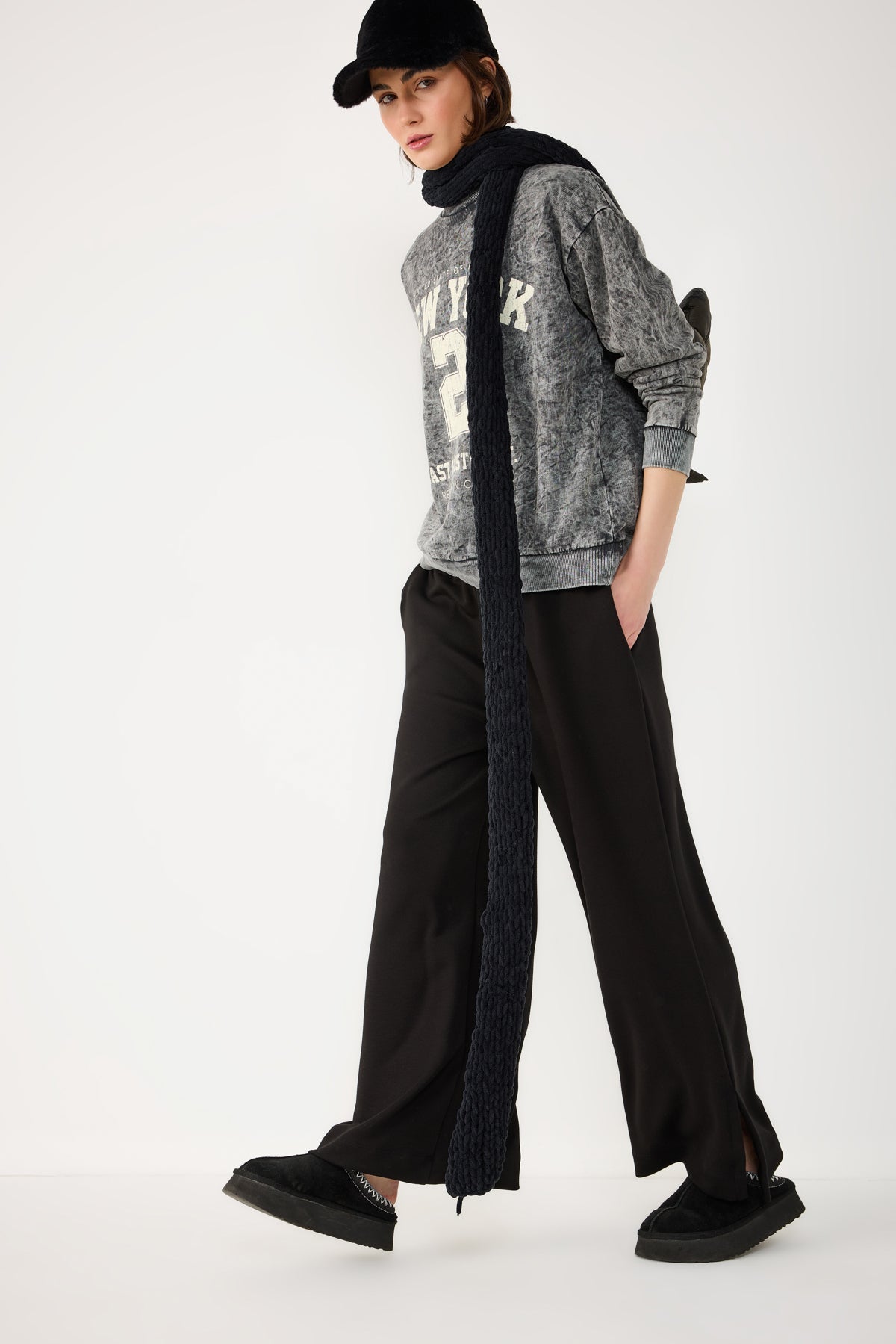 Spanische Hose mit Seitenschlitzen