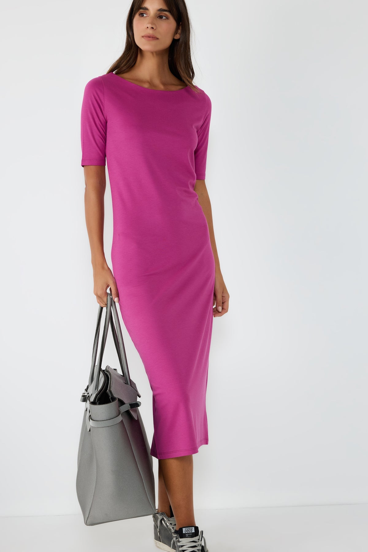 Kleid mit halben Ärmeln und Schlitz