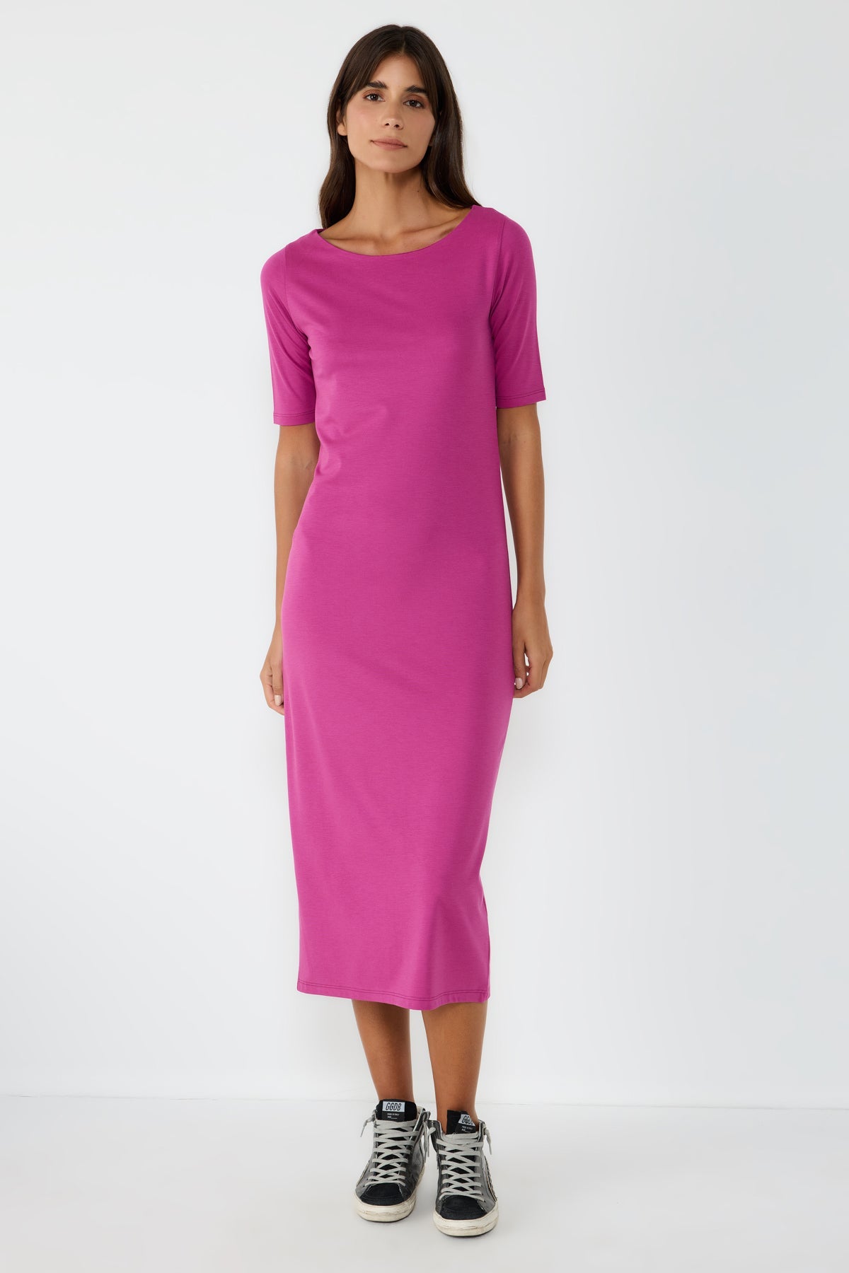 Kleid mit halben Ärmeln und Schlitz
