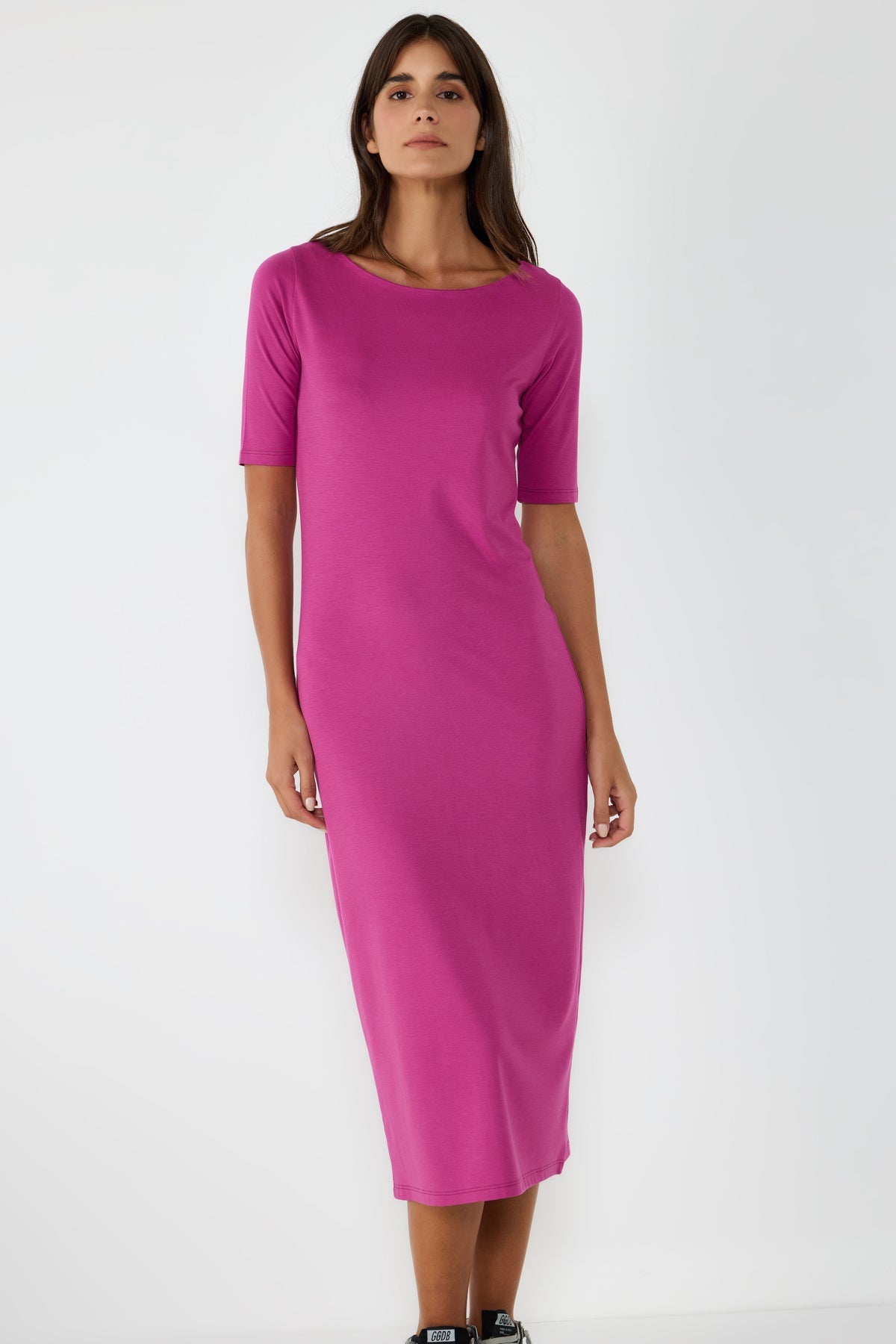 Kleid mit halben Ärmeln und Schlitz