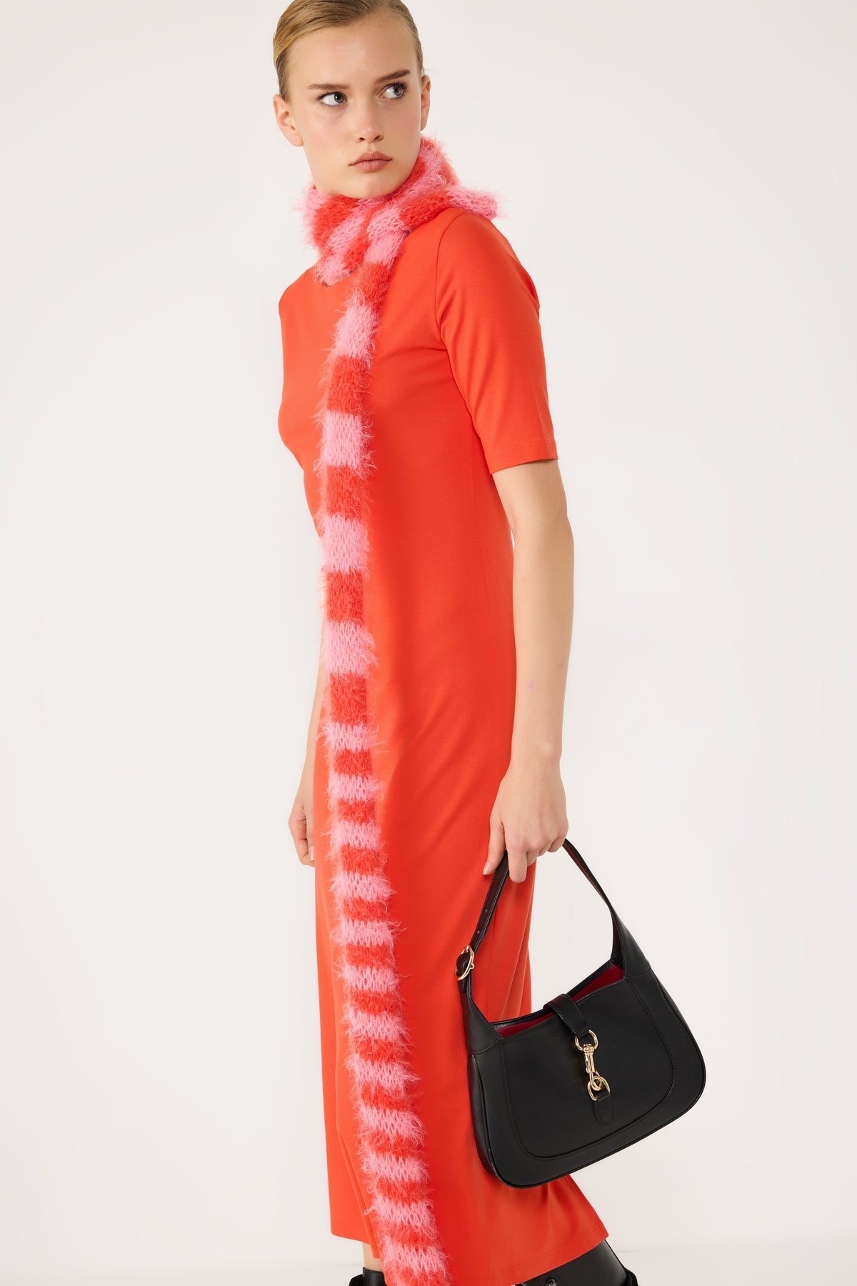 Kleid mit halben Ärmeln und Schlitz