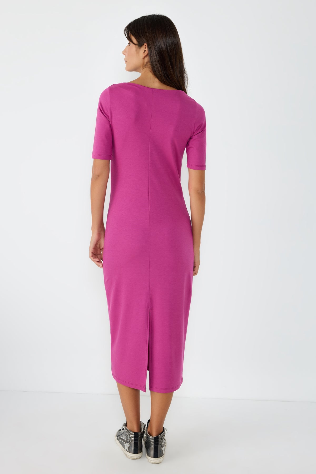 Kleid mit halben Ärmeln und Schlitz
