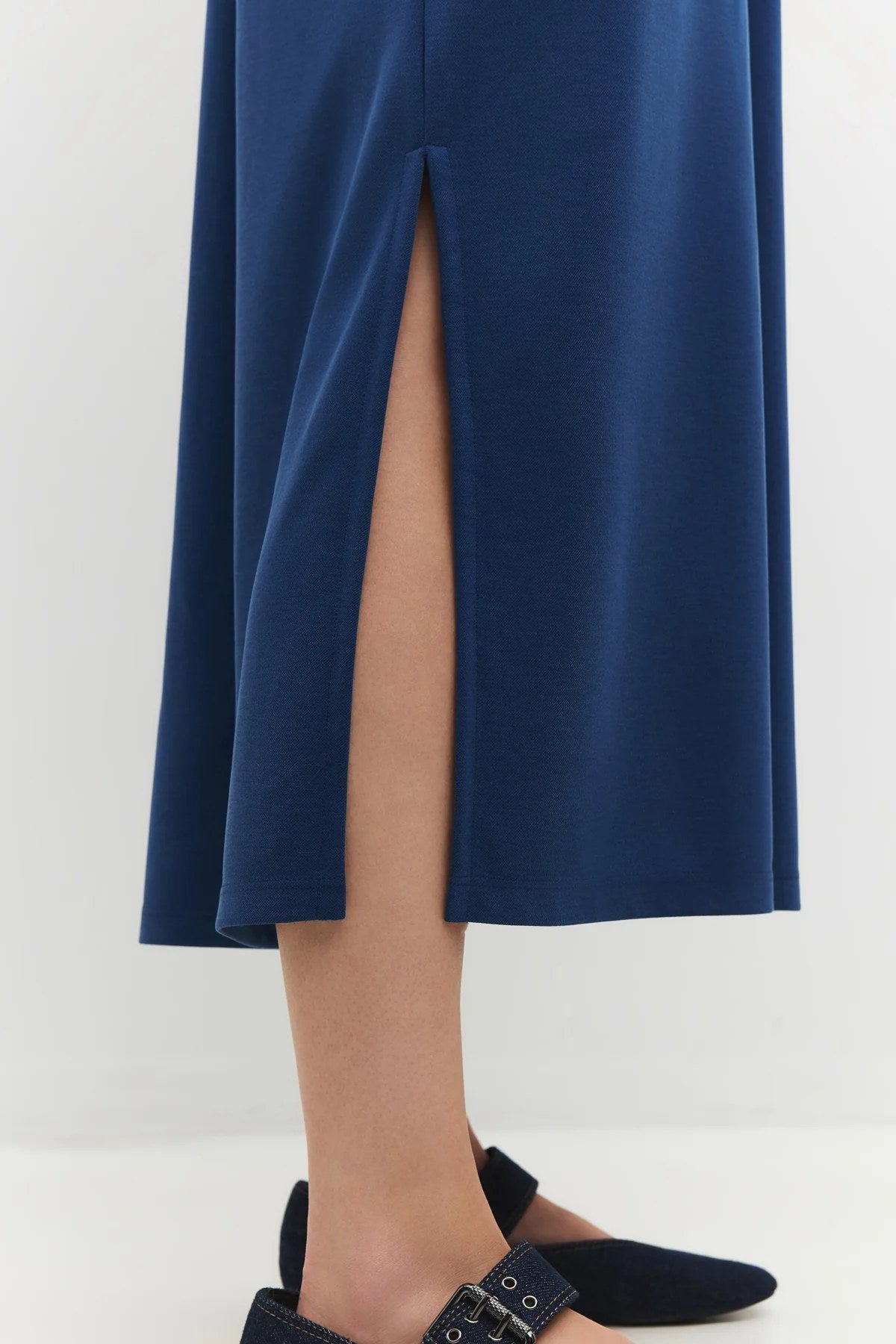 Lässig geschnittenes Midikleid mit halben Ärmeln