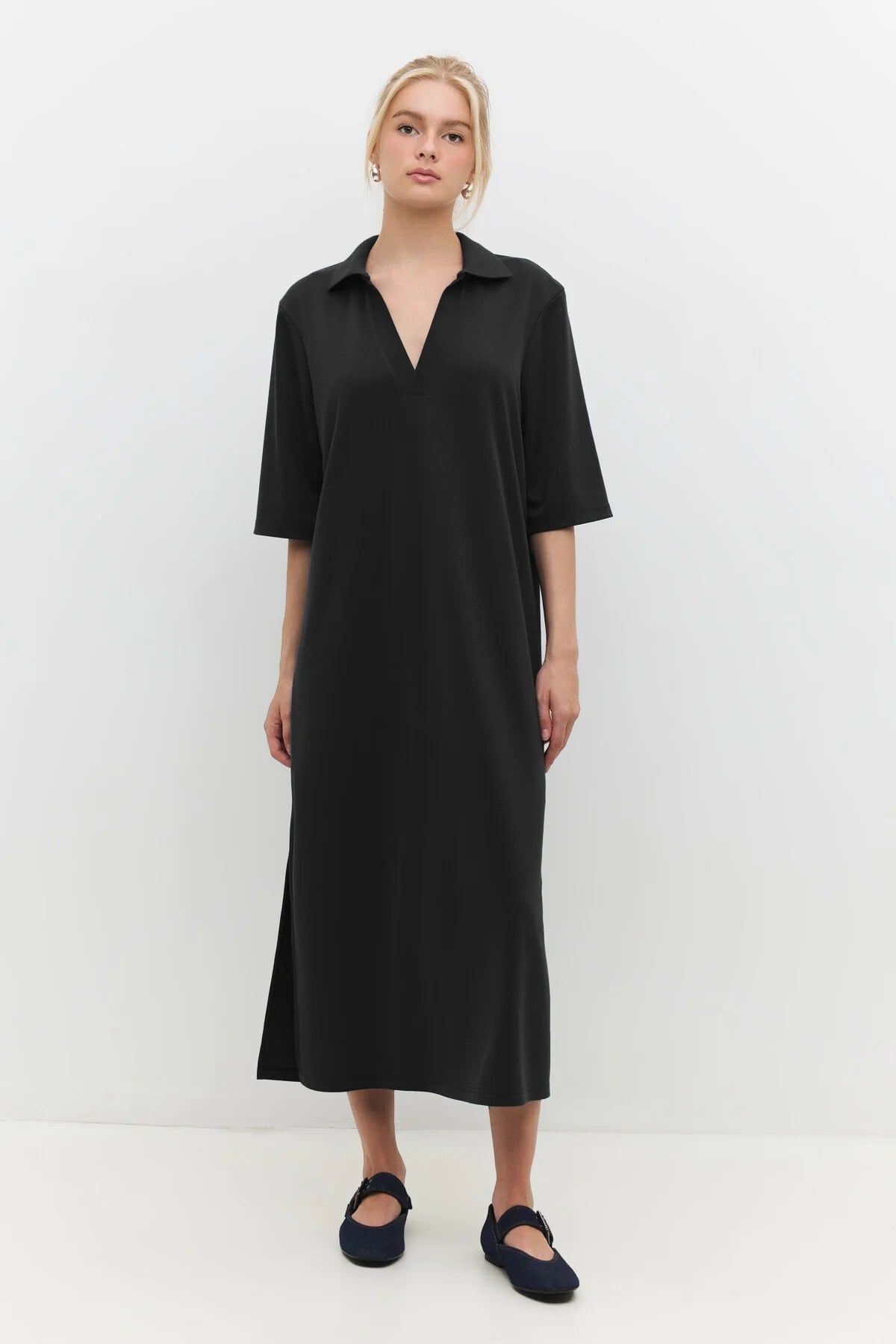 Lässig geschnittenes Midikleid mit halben Ärmeln