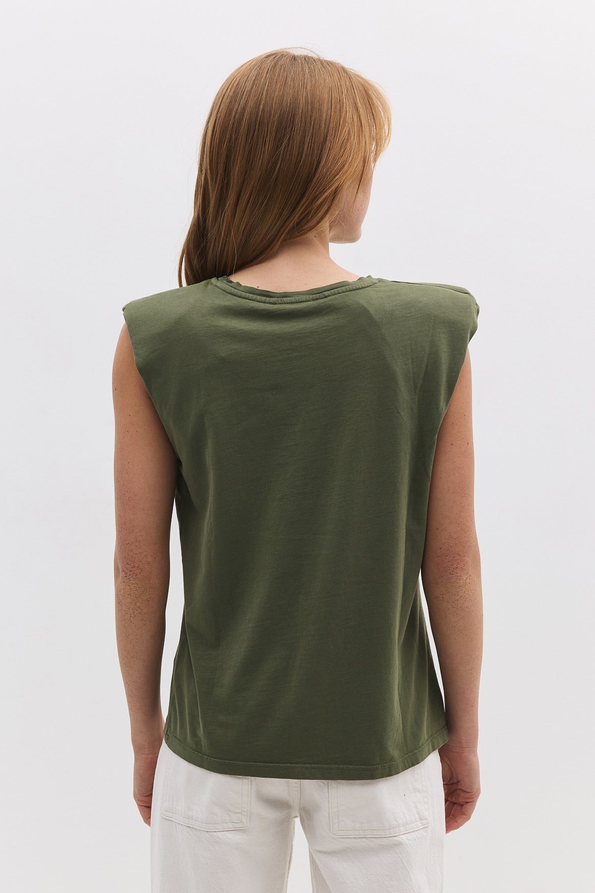 Ärmelloses T-Shirt mit Rissen