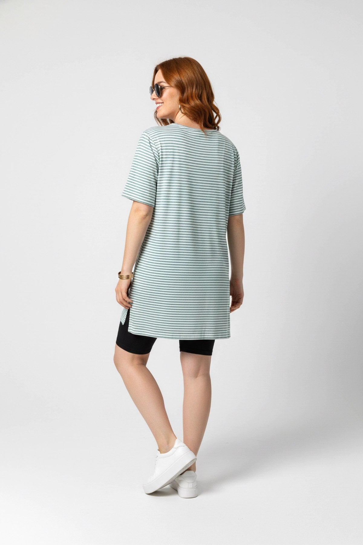 Gestreiftes T-Shirt mit Schlitz