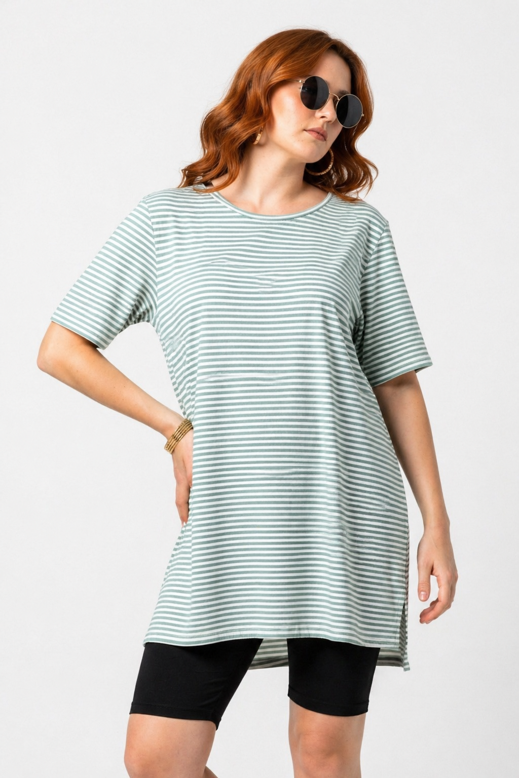 Gestreiftes T-Shirt mit Schlitz