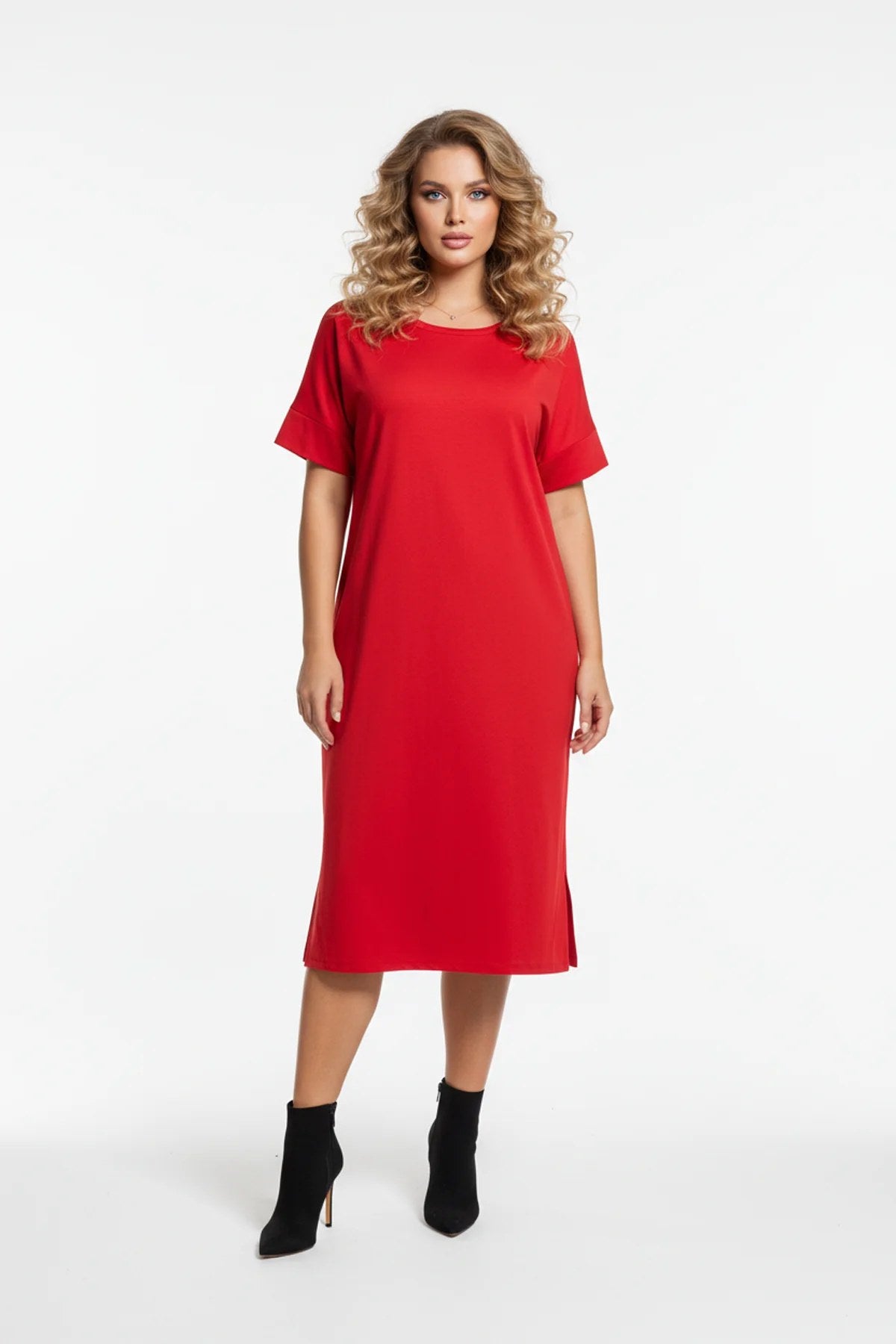 Kleid mit Schlitz und Rundhalsausschnitt