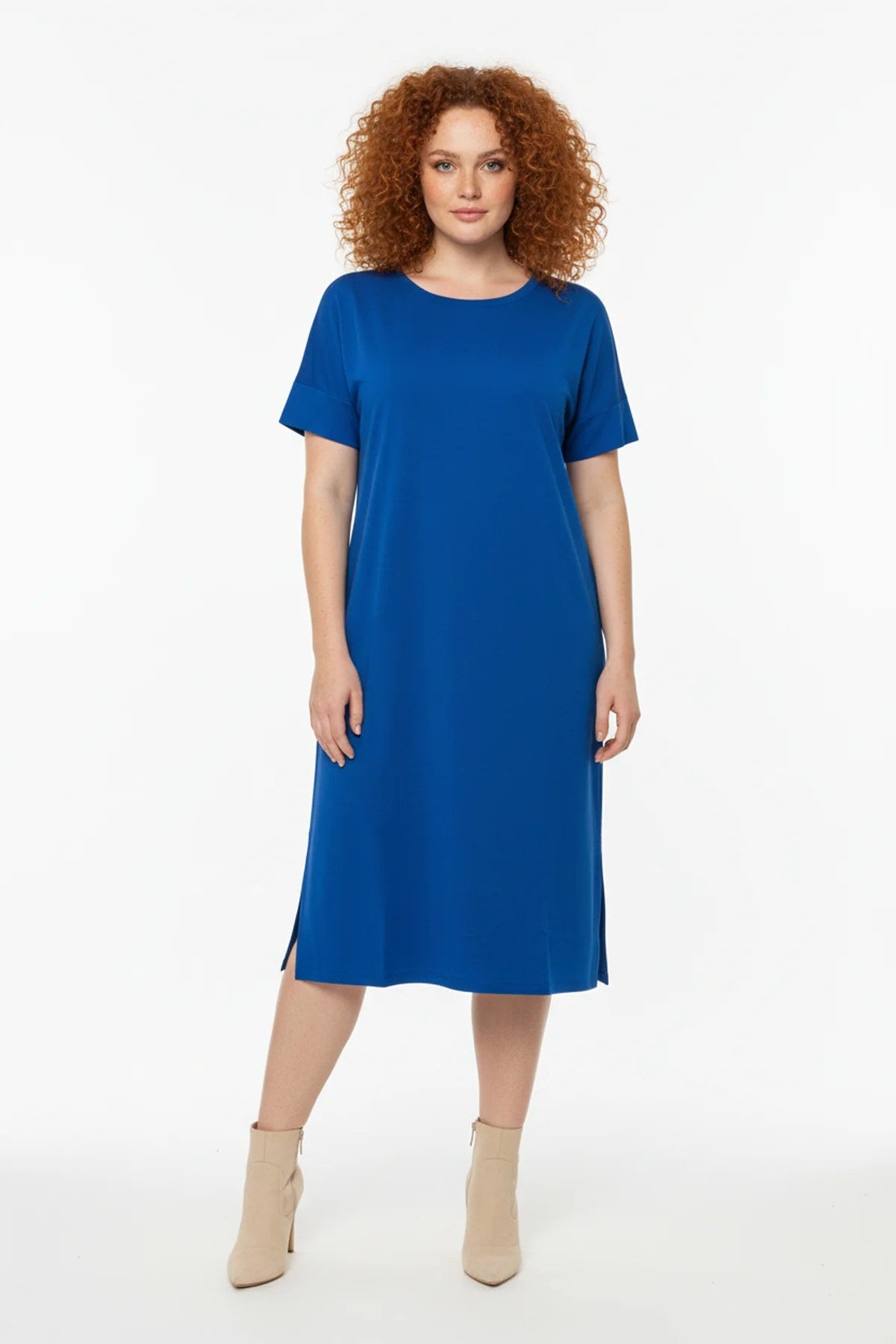 Kleid mit Schlitz und Rundhalsausschnitt